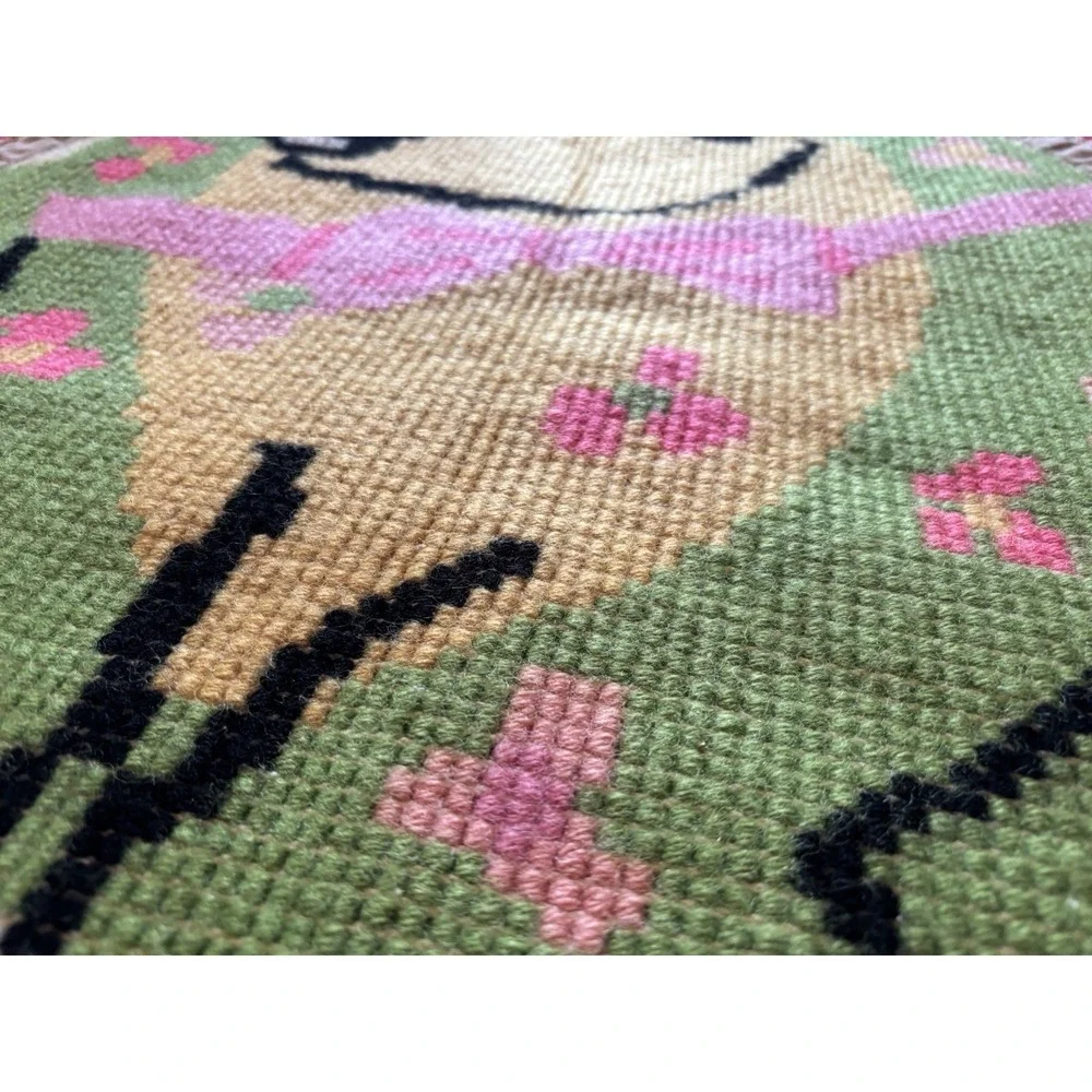 Handmade Tufted Frog Flower round rug vintage